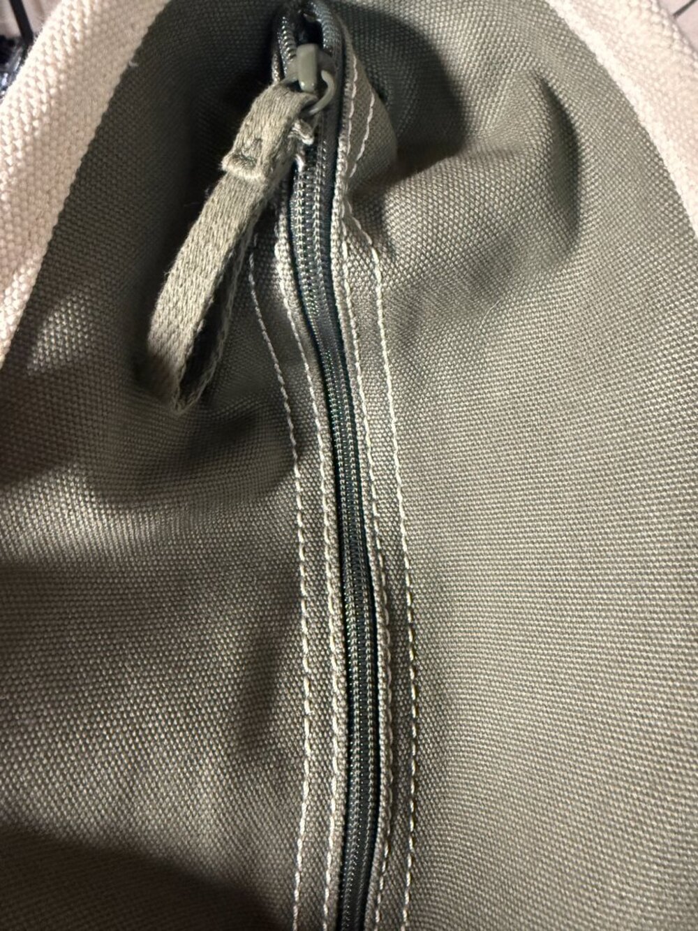 Lands' End Canvas Tote Olive Green & Ivory Travel Bag Zipper Closure - Picture 8 of 11